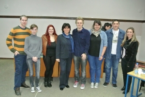 Zajednički snimak debatera finalista sa profesorkama